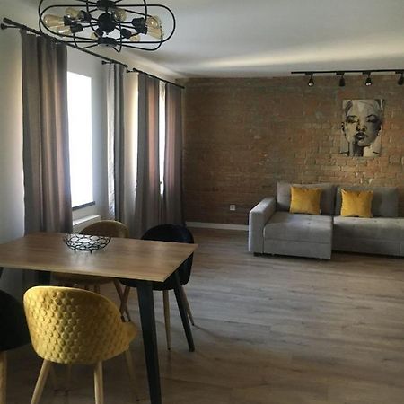 Дворівневі Апартаменти На Площі Ринок Leópolis Exterior foto